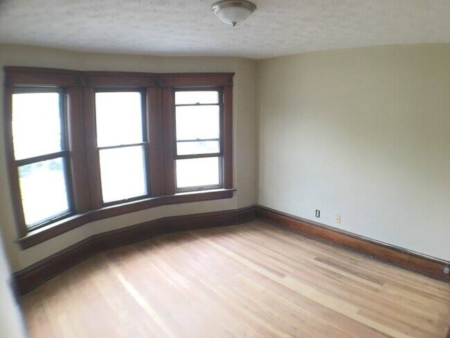 Building Photo - 469 Rhodes Ave