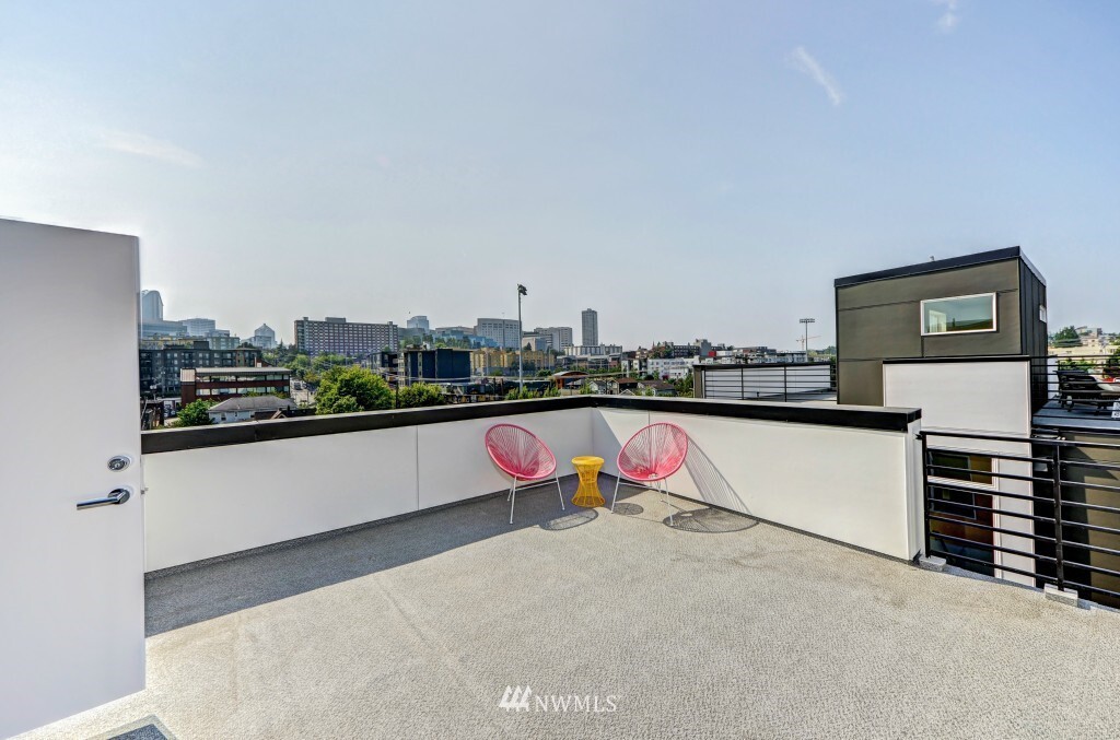 Roof Deck - 467 14th Ave
