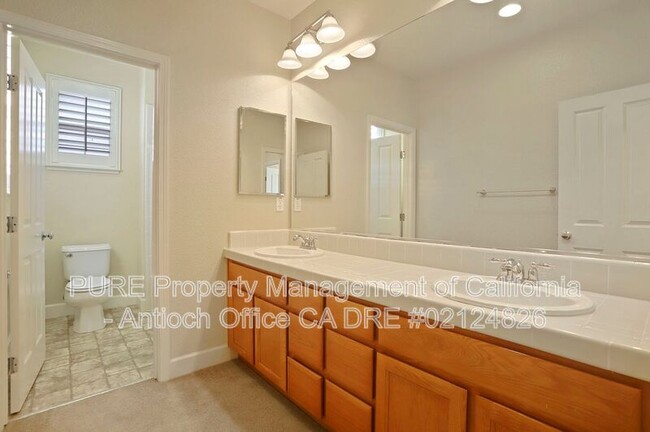Building Photo - 4581 Bonraven Way
