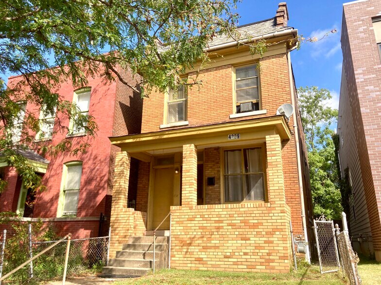 Building Photo - 4209 Blaine Ave
