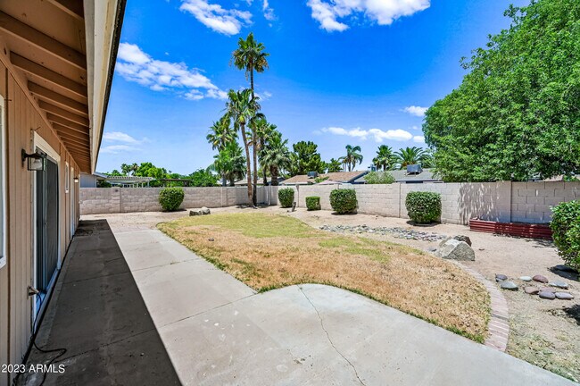 Building Photo - 6830 E Paradise Ln