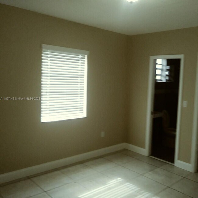 Building Photo - 3245 SW 89th Ave