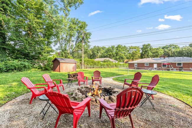 Building Photo - 8254 Mary Ann Ave