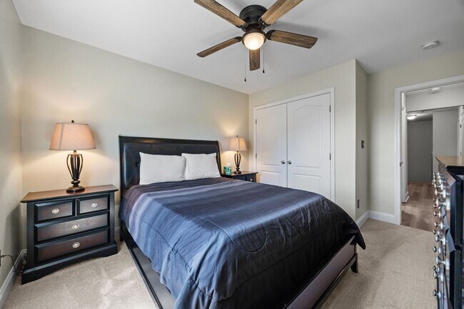 Building Photo - Fully Furnished Month to Month/Short Term Rental!