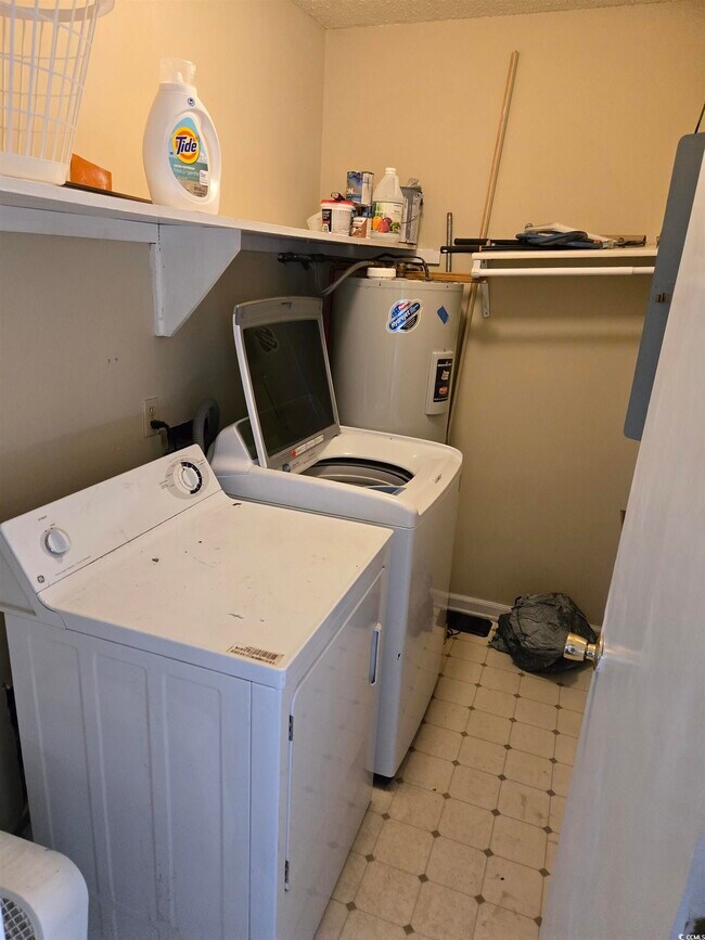 Building Photo - 604 35th Ave N