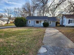 Building Photo - Spacious 3-Bedroom, 2-Bathroom Home AVAILA...