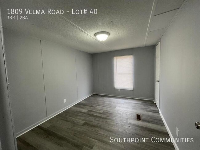 Building Photo - 1809 Velma Rd