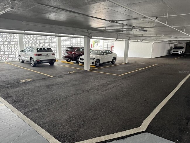 Building Photo - 33 S Gulfstream Ave