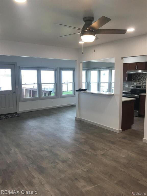 Building Photo - 381 E Shore Dr