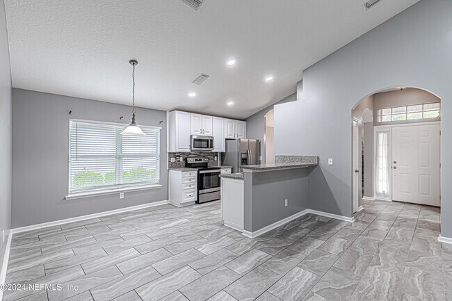 Building Photo - 2243 Trailwood Dr