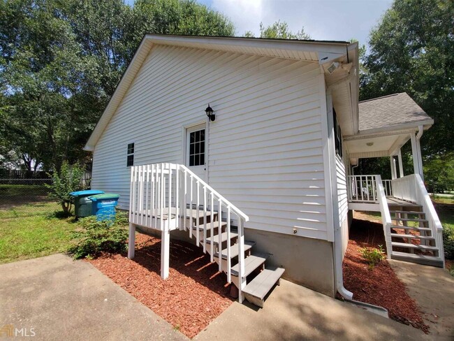 Building Photo - 124 Westwood Rd