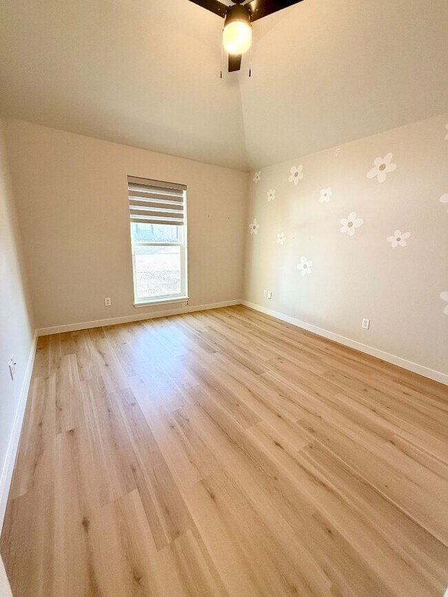 Building Photo - 6003 Fox Run Way