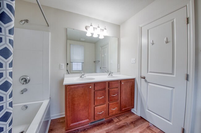 Building Photo - 423 Marshall Heights Dr