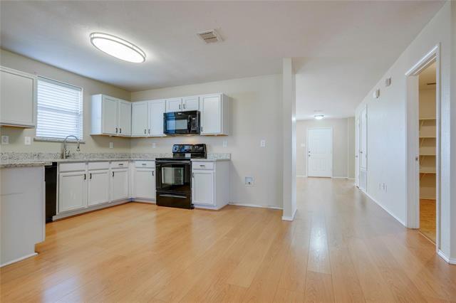 Building Photo - 3054 Fallbrook Dr