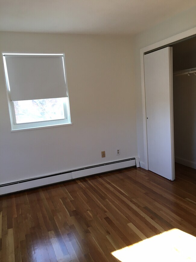 1st bedroom - 51 Warren St