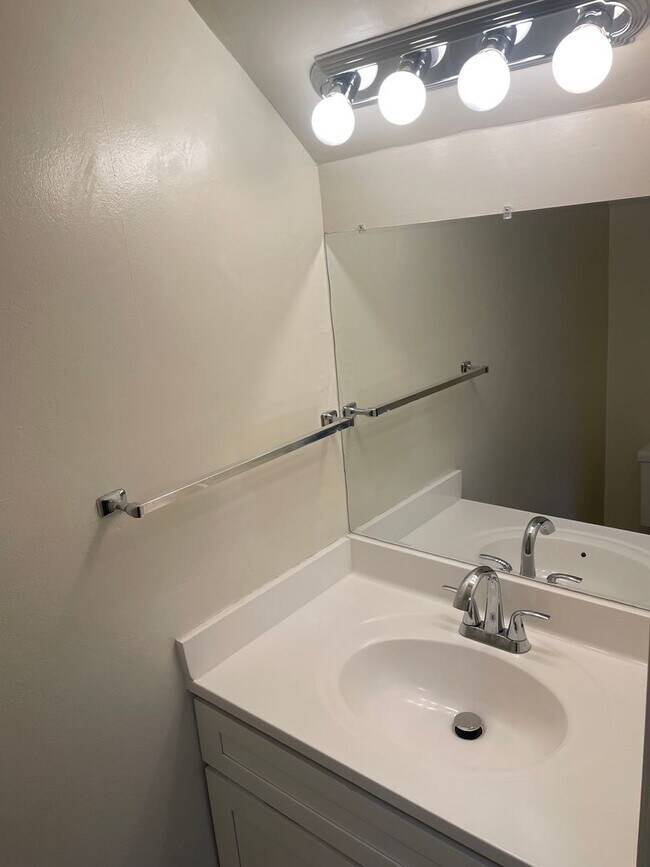 Building Photo - Two Story 3 Bedroom/2.5 Bathroom w/Two Car Garage