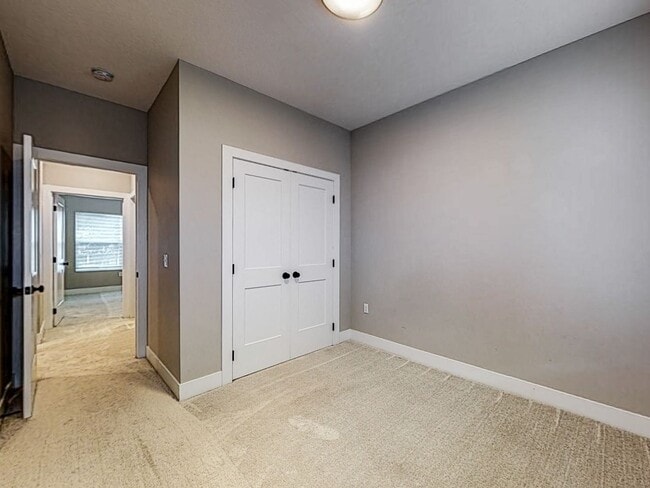 Building Photo - 308 S Walnut Ave