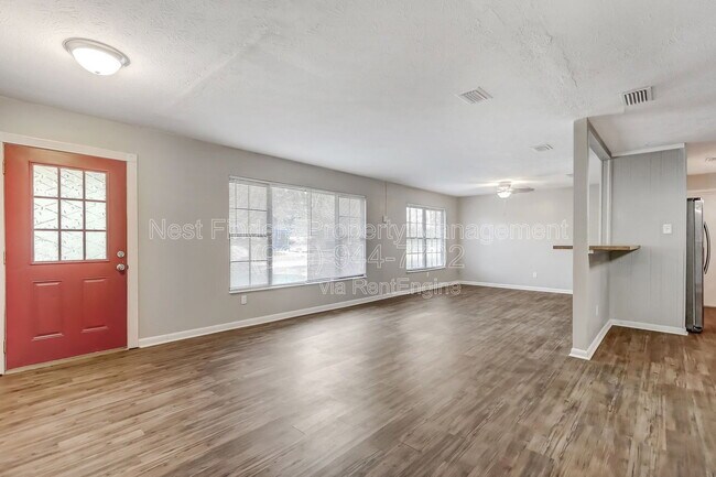 Building Photo - 3312 Pickwick Dr S