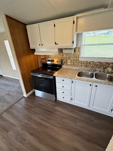 Building Photo - 111 Coffey Way