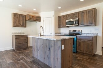 Building Photo - Spanish Fork Townhome