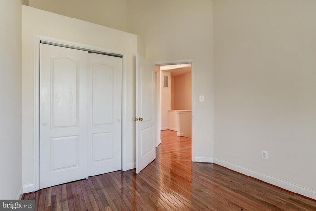 Building Photo - 207 Garden View Way