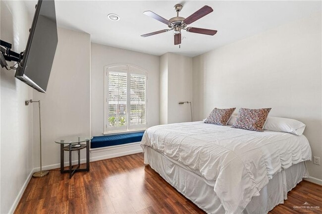 Building Photo - 15 D S St