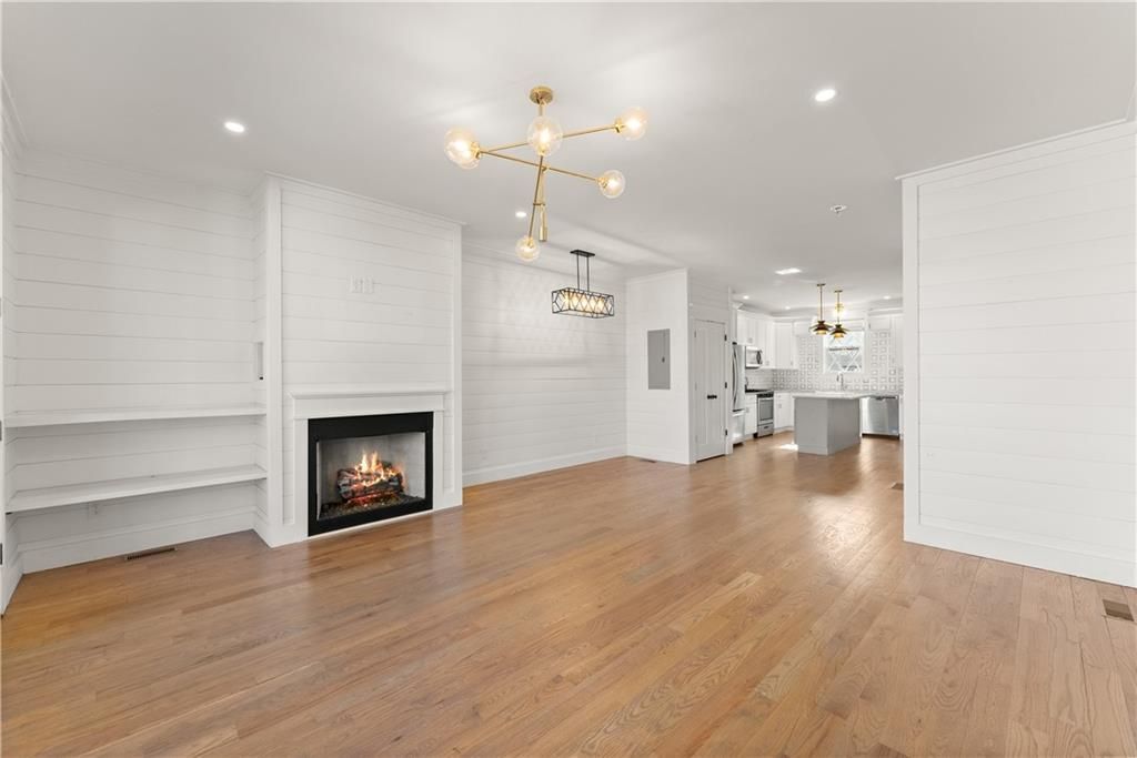 Building Photo - 35 Cottonwood St