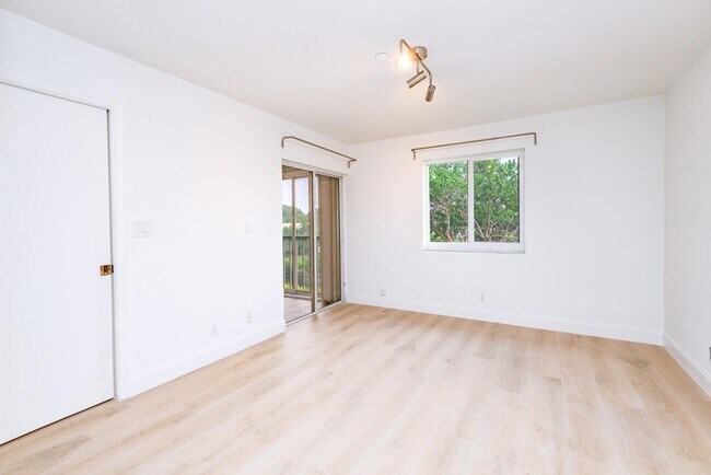 Building Photo - 380 NW 67th St