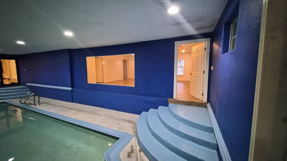 Building Photo - 1401 Oriole Ave