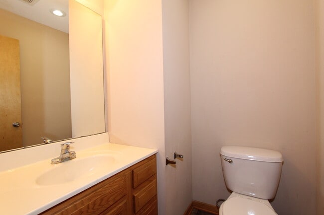 Building Photo - 917 Jackalope Ct