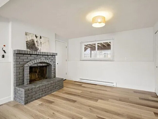 Building Photo - Beautiful, Newly Remodeled Home In Great Location!