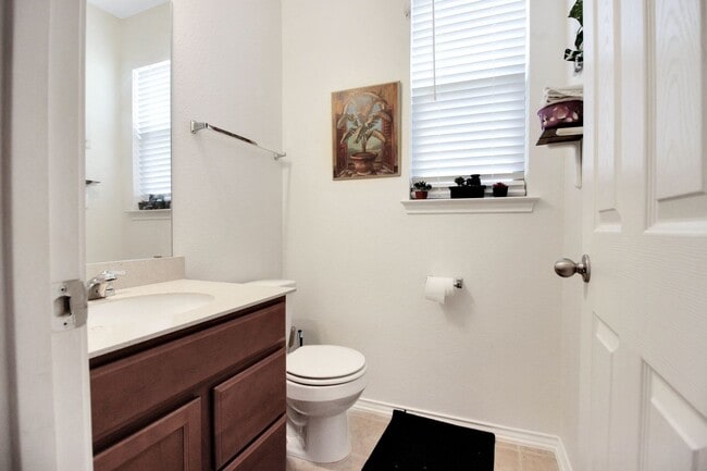 Building Photo - 668 Bailey Park Dr
