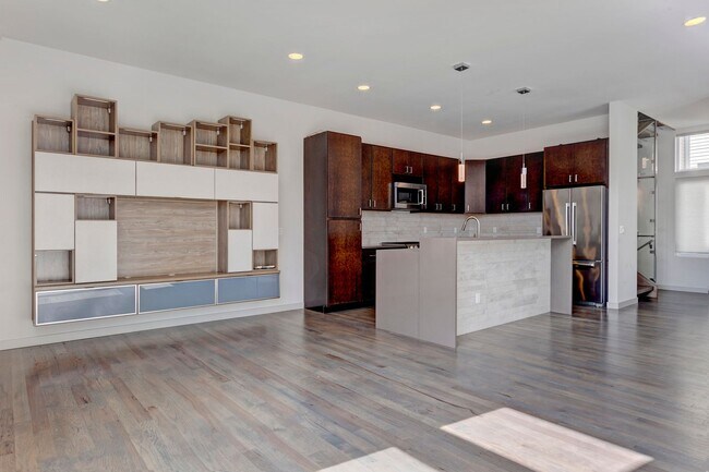 Building Photo - 3bd/3.5ba Seattle Townhome