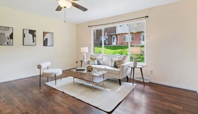Building Photo - $2,550.00 - 4 Bedrooms, 2.5 Bathroom, Town...