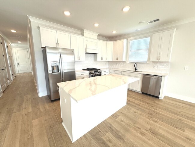 Building Photo - 4BD/4.5BA IN THE RESERVE PHASE II