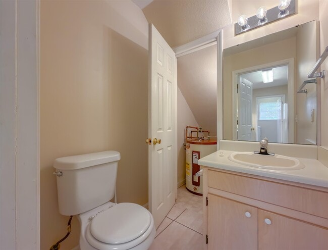 Building Photo - 696 Timberwood Cir E