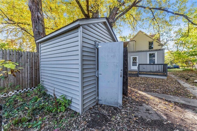 Building Photo - 2115 W 96th St