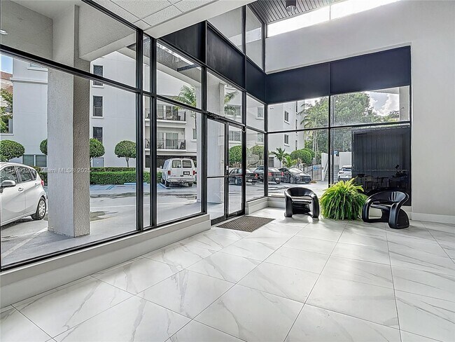 Building Photo - 911 E Ponce De Leon Blvd