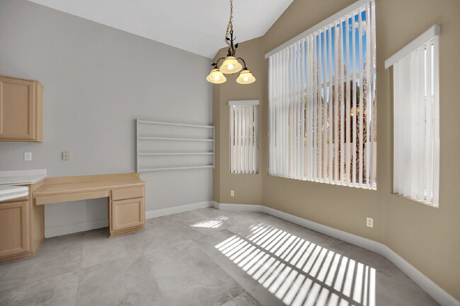 Building Photo - Spacious 4-bedroom, 3-car garage home feat...