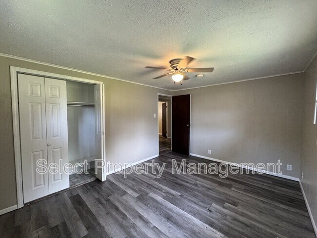 Building Photo - 1210 Asbury Dr