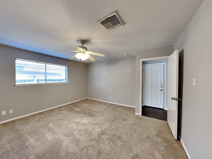 Building Photo - 15727 Cascade Point Dr