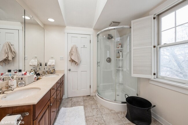 Building Photo - 322 N Monroe St