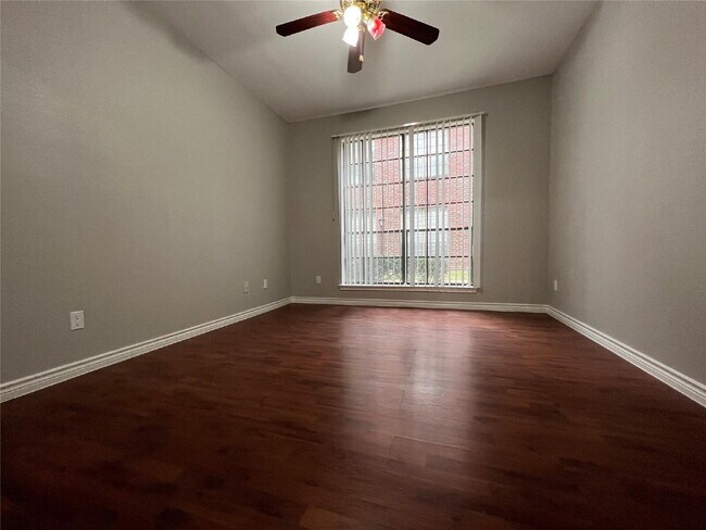 Building Photo - 2 Bed Condo in 77054 Near Texas Medical Center + Gated Community