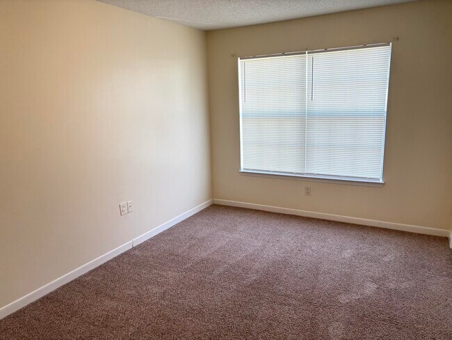 Building Photo - 705 Terrance Ct
