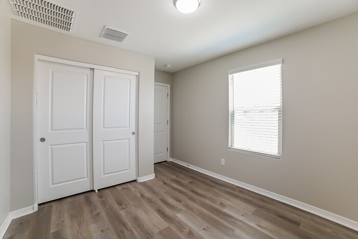 Building Photo - 8126 W Agora Ln