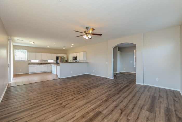 Building Photo - 10575 E Primrose Ln