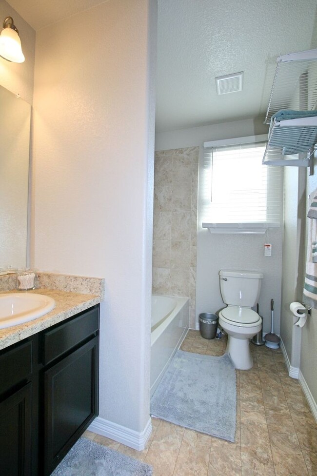 Building Photo - Splendid 3 Bedroom In Lorson Ranch!
