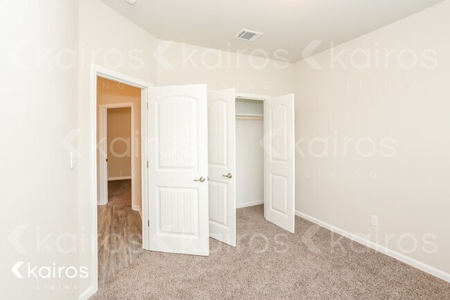 Building Photo - 6649 Tiger Pointe Dr.