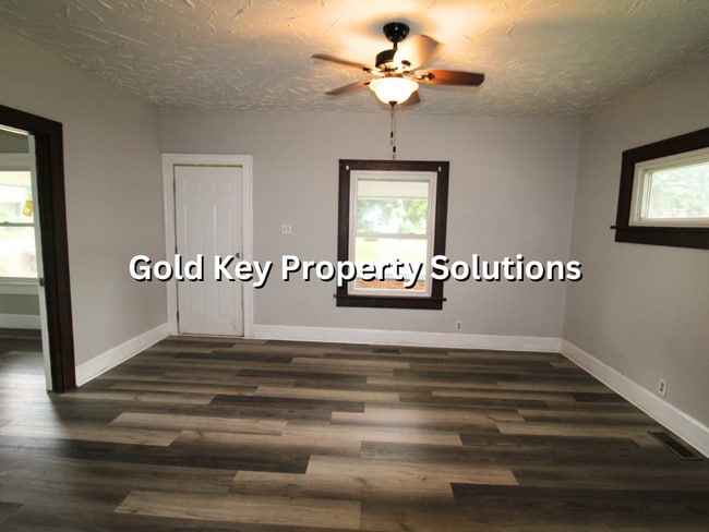 Building Photo - 3 BR 1 BA House with Garage, Central Air, ...