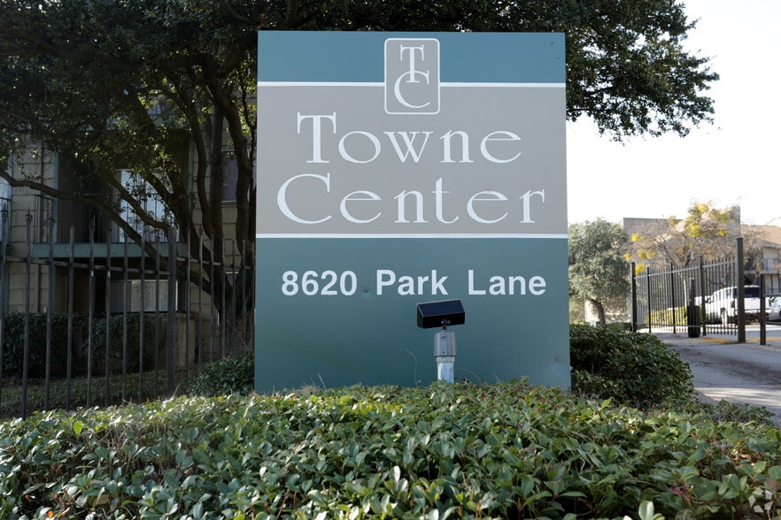 Primary Photo - Towne Center Apartments
